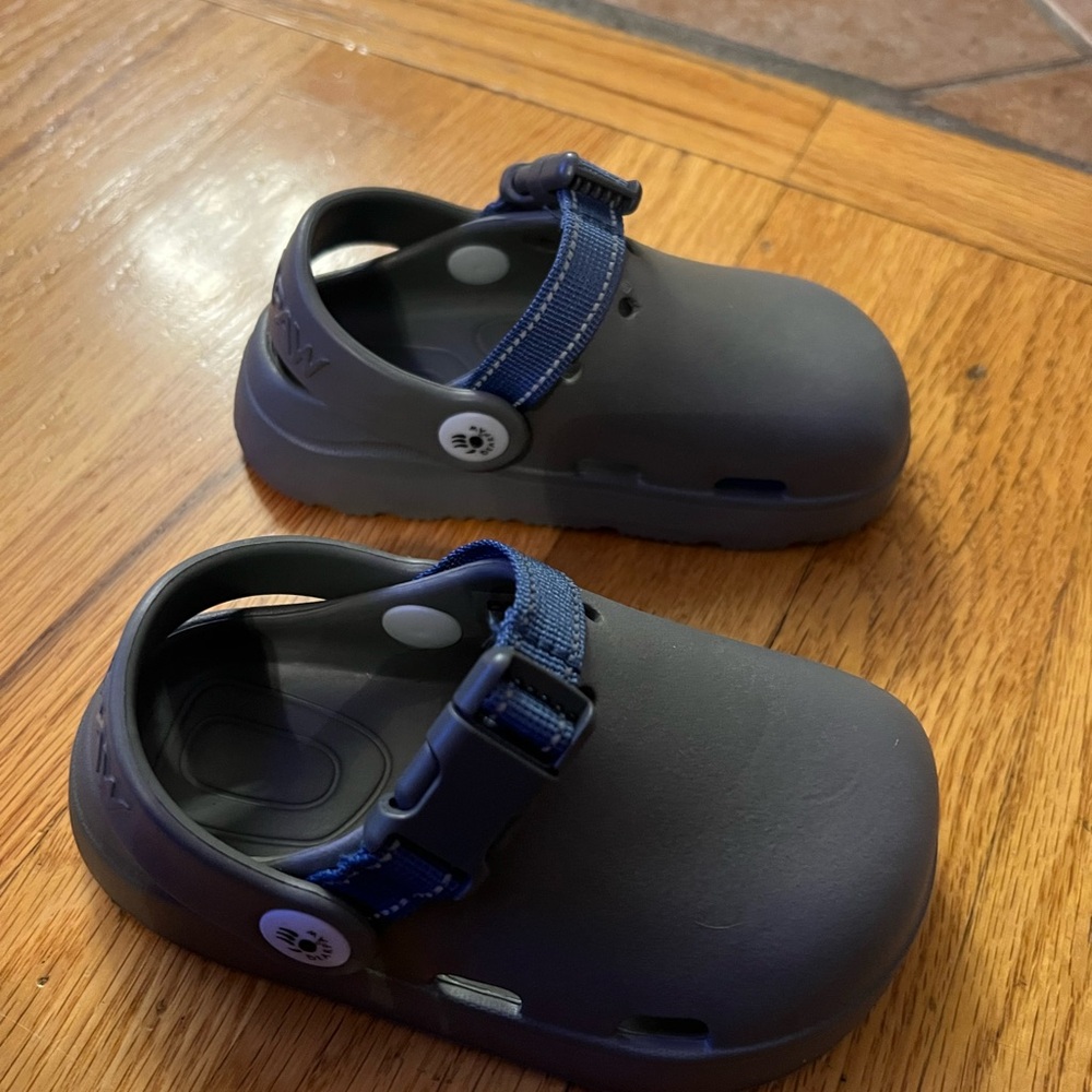 NWOT - Kids Gray Bear Paw Shoes with Blue Strap